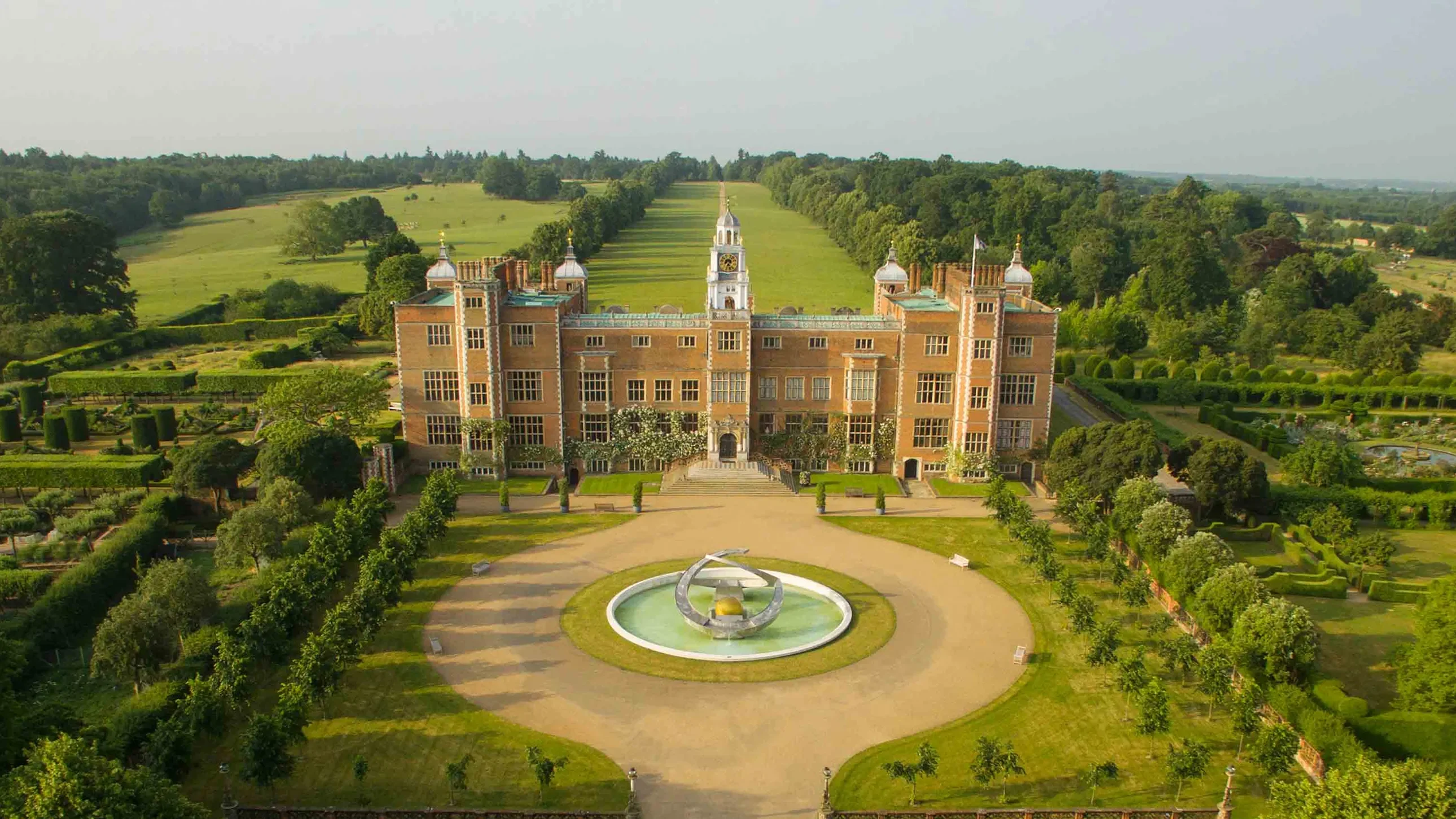 Hatfield House grounds